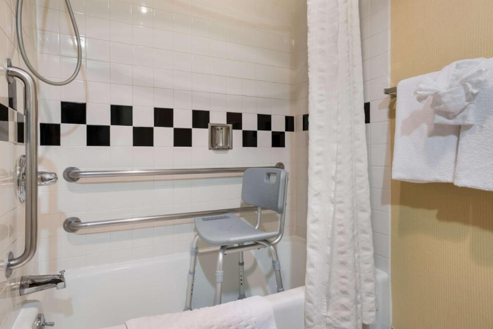 Room image 4